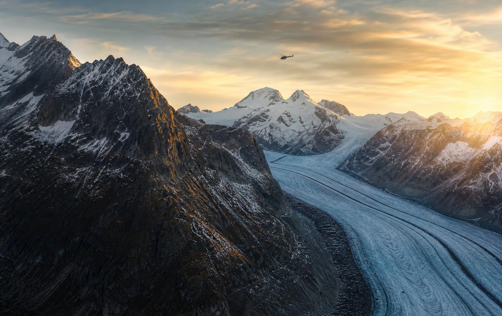 Circle 8 Switzerland Travel service — Helicopter flights over the Alps, private lake boat tours and guided glacier sightseeing.